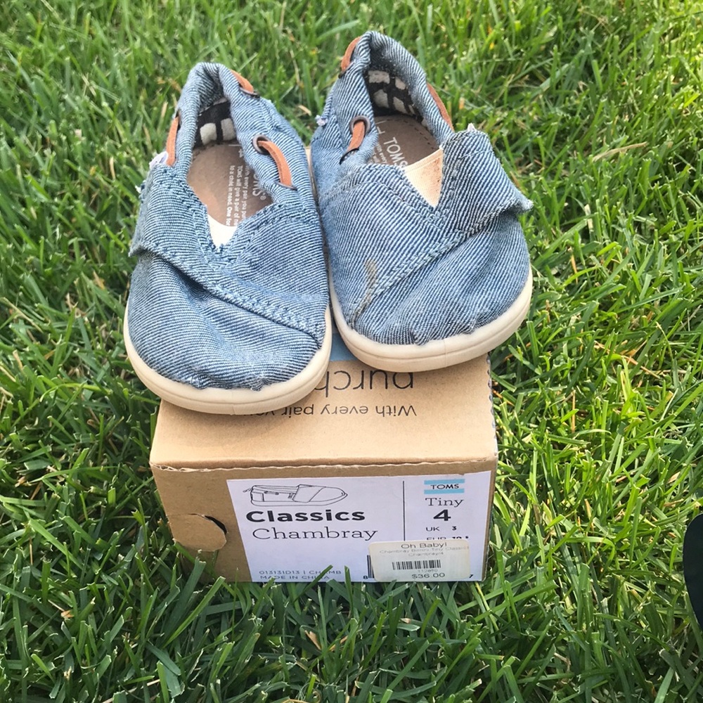 Toms Chambray infant shoes size 4